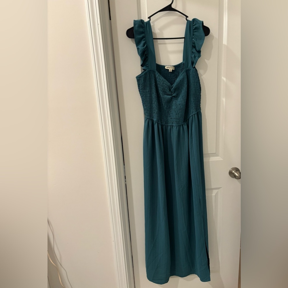 *** Make an Offer!! 
2X long dress